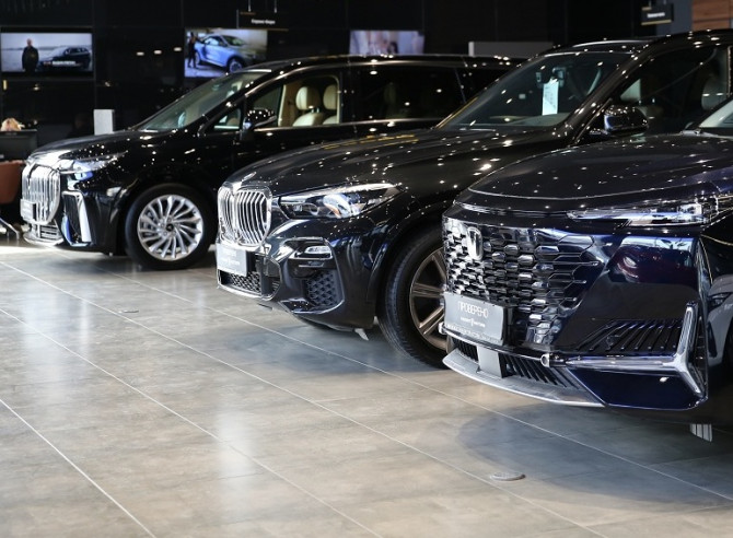 Только продажи легковых автомобилей в России демонстрируют рост