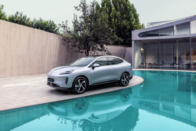 Продажи премиального электрокроссовера GAC Hyptec HT начались в России